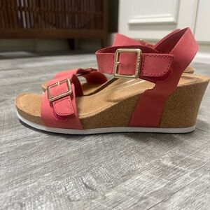 Aetrex Coral Buckle Wedge Sandals